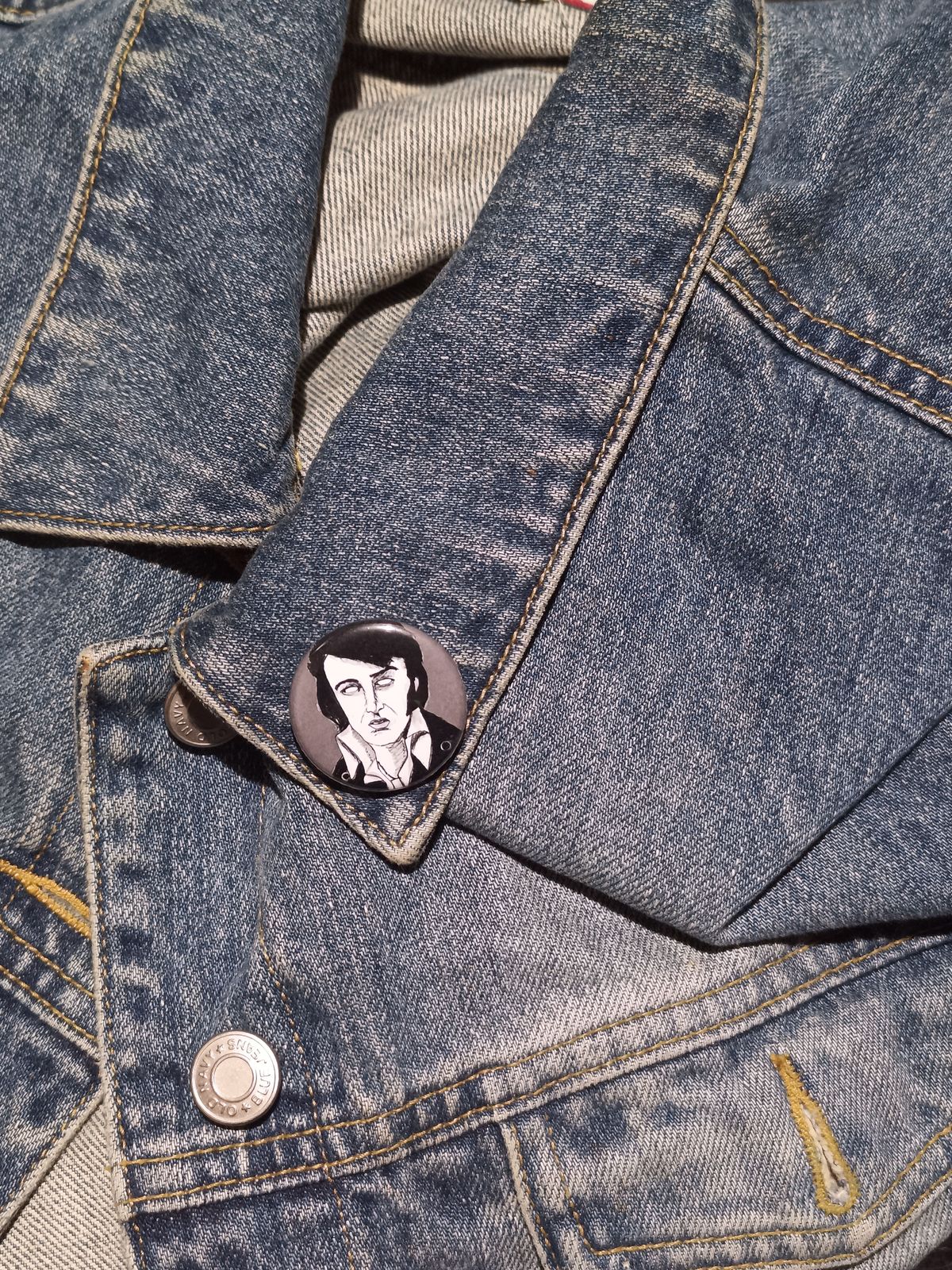 Zombie Elvis Presley Pin – Spooky Rock 'n' Roll Button Gift