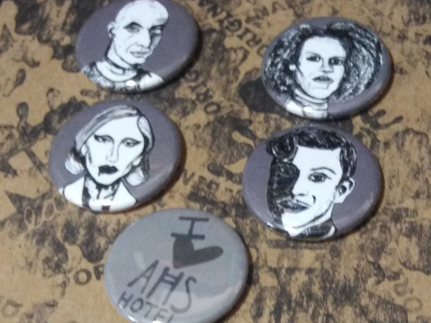 American Horror Story Hotel - Haunting Button Set