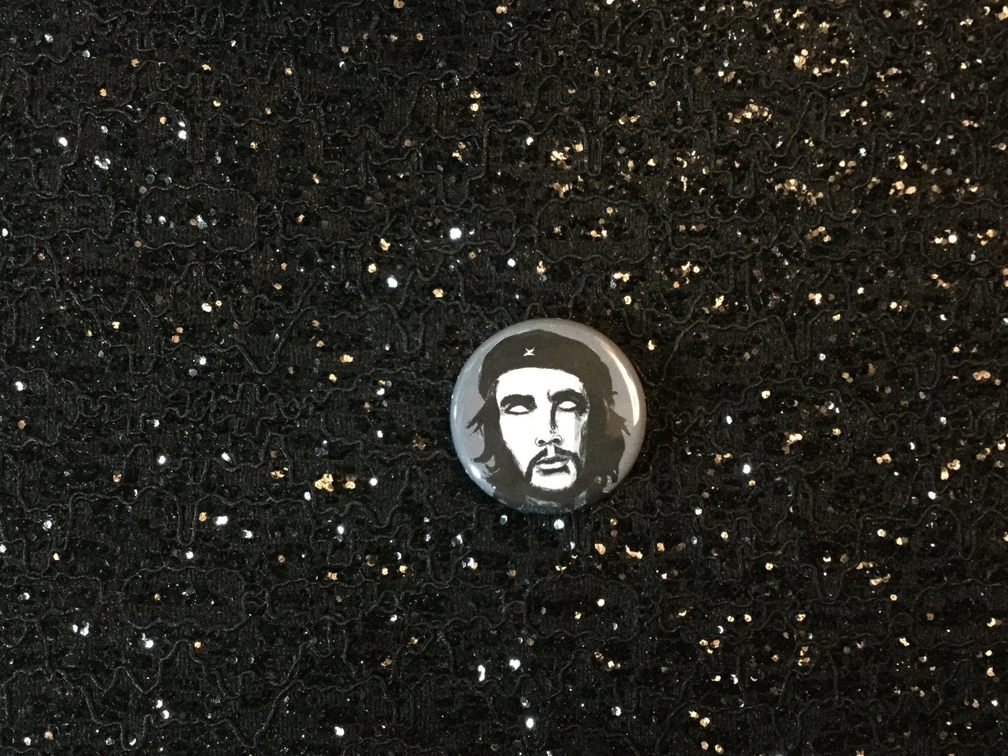 Che Guevara Zombie Pinback Button - Spooky Gift for Historians and Zombie Enthusiasts
