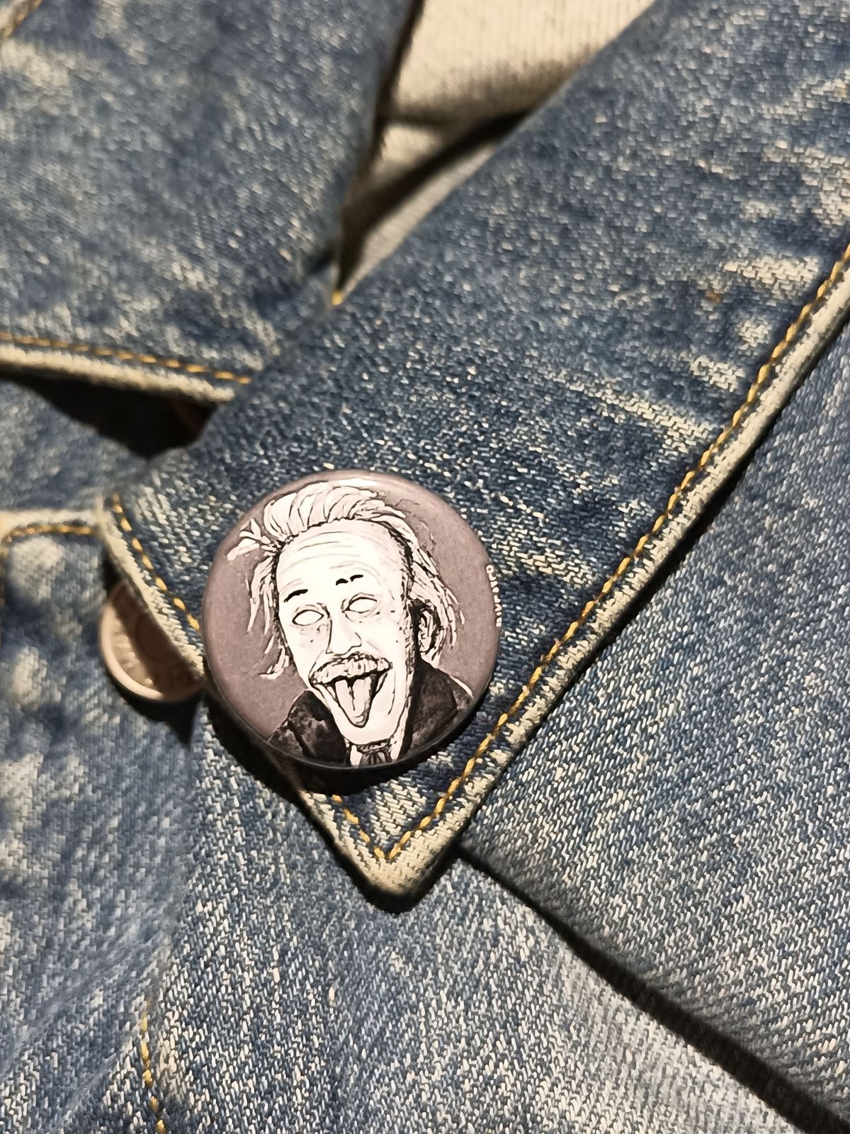 Albert Einstein Zombie Pin – Quirky Gift for Horror & Sci-Fi Fans