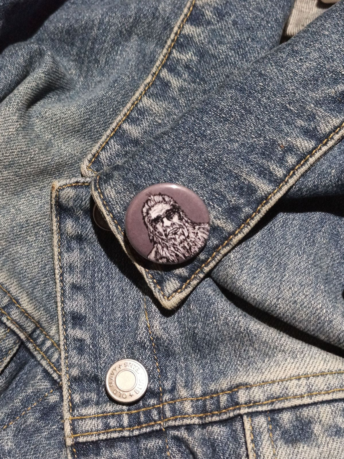 Bigfoot Button – Spooky Sasquatch Pin for Cryptid Fans