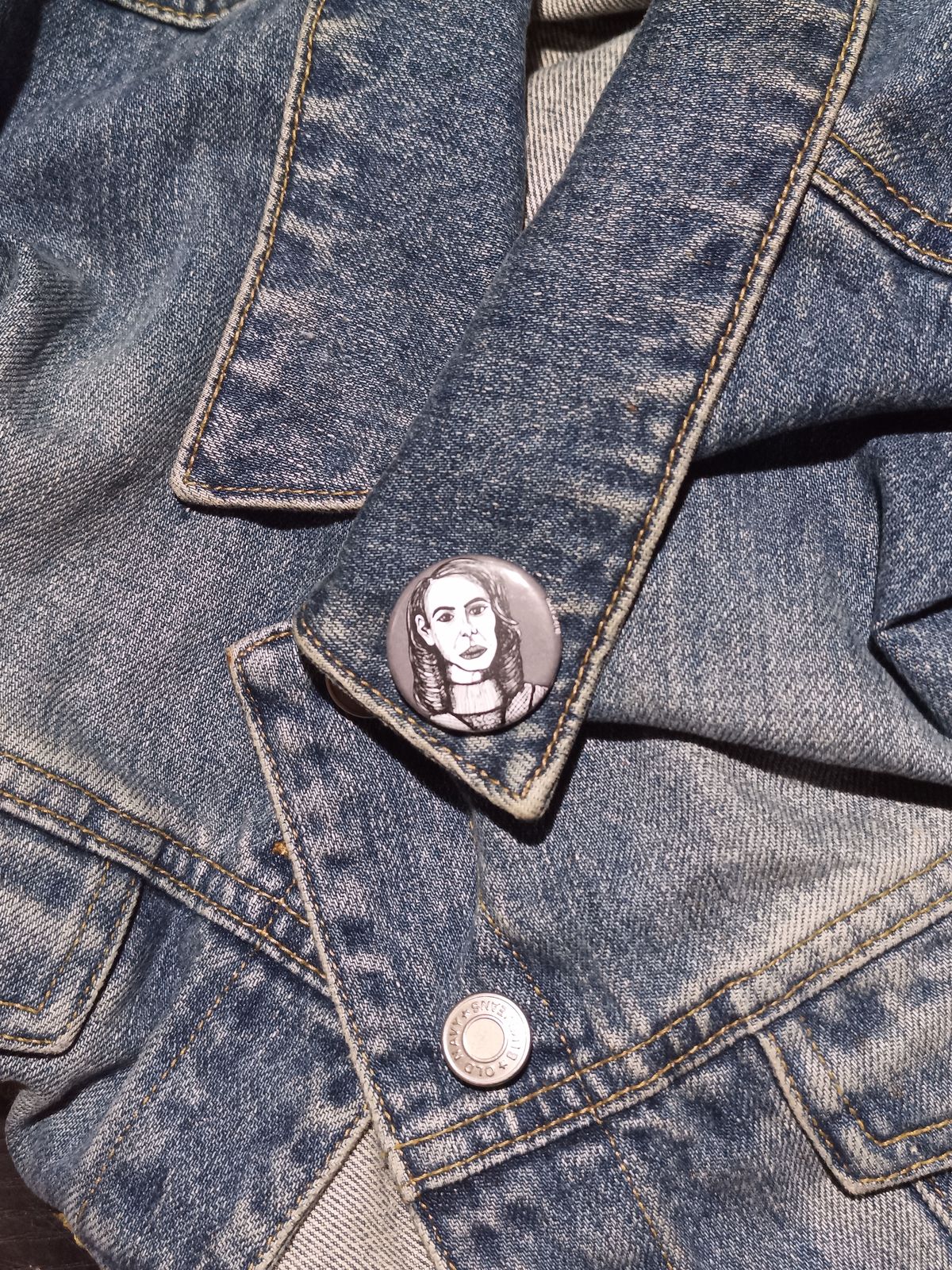 Lana Winters AHS Button – Horror-Themed Gift for AHS Fans