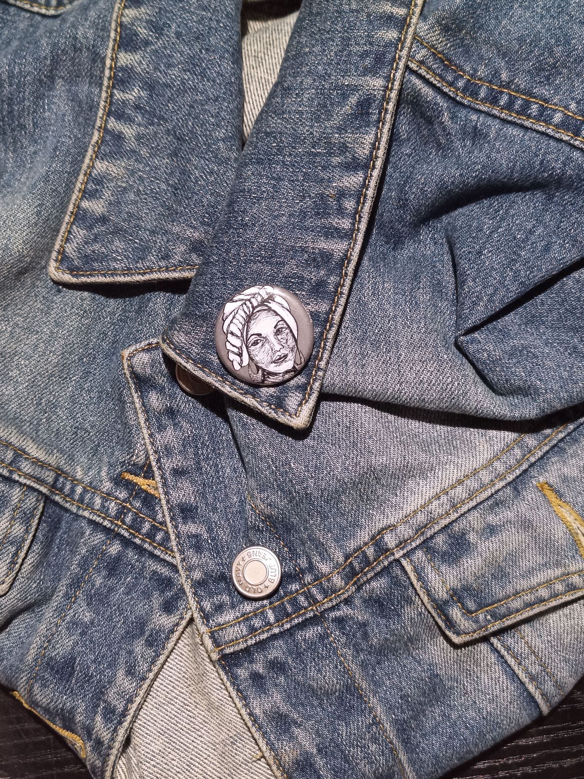 Marie Laveau AHS Button – Voodoo Queen Pin for Horror Fans