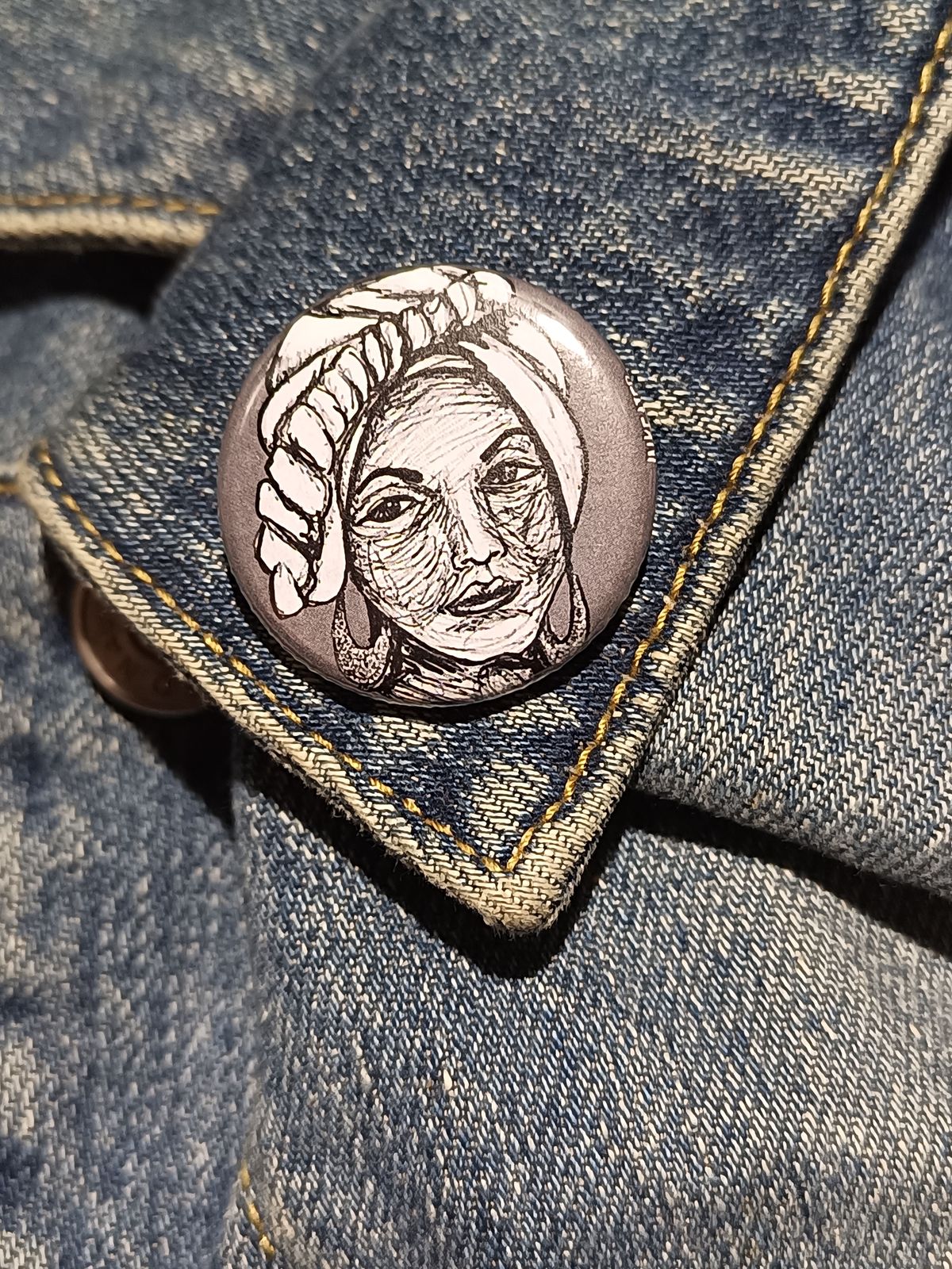 Marie Laveau AHS Button – Voodoo Queen Pin for Horror Fans