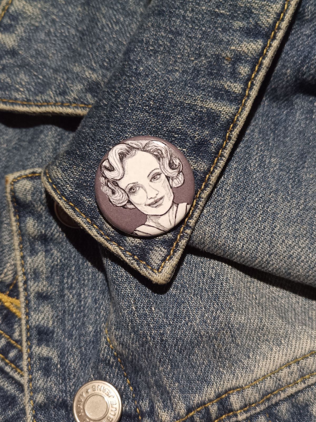 Elsa Mars AHS Button – Unique Gift for Horror Story Fans