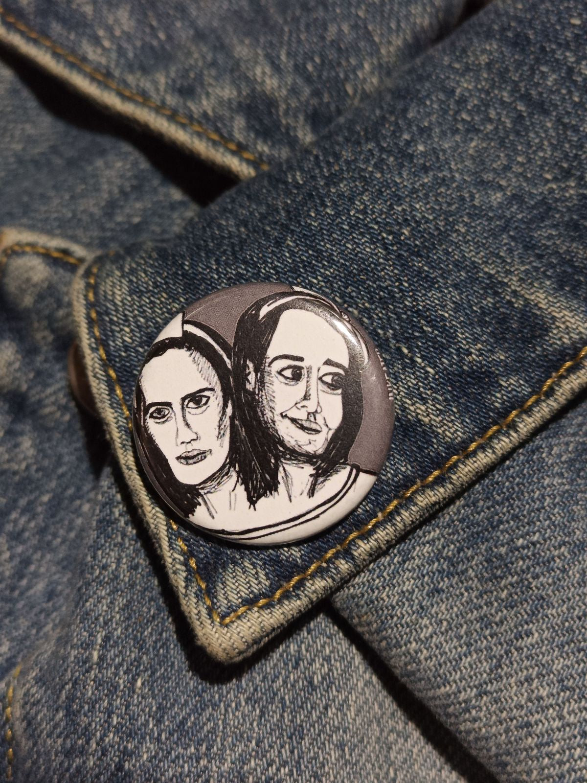 Bette and Dot AHS Button – Freak Show Sarah Paulson Fan Art