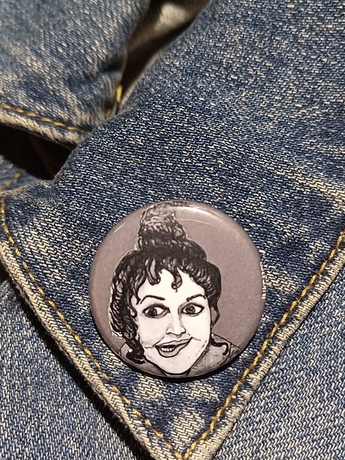 Mary Sanderson Hocus Pocus Pin – 1.25" Witchy Horror Button