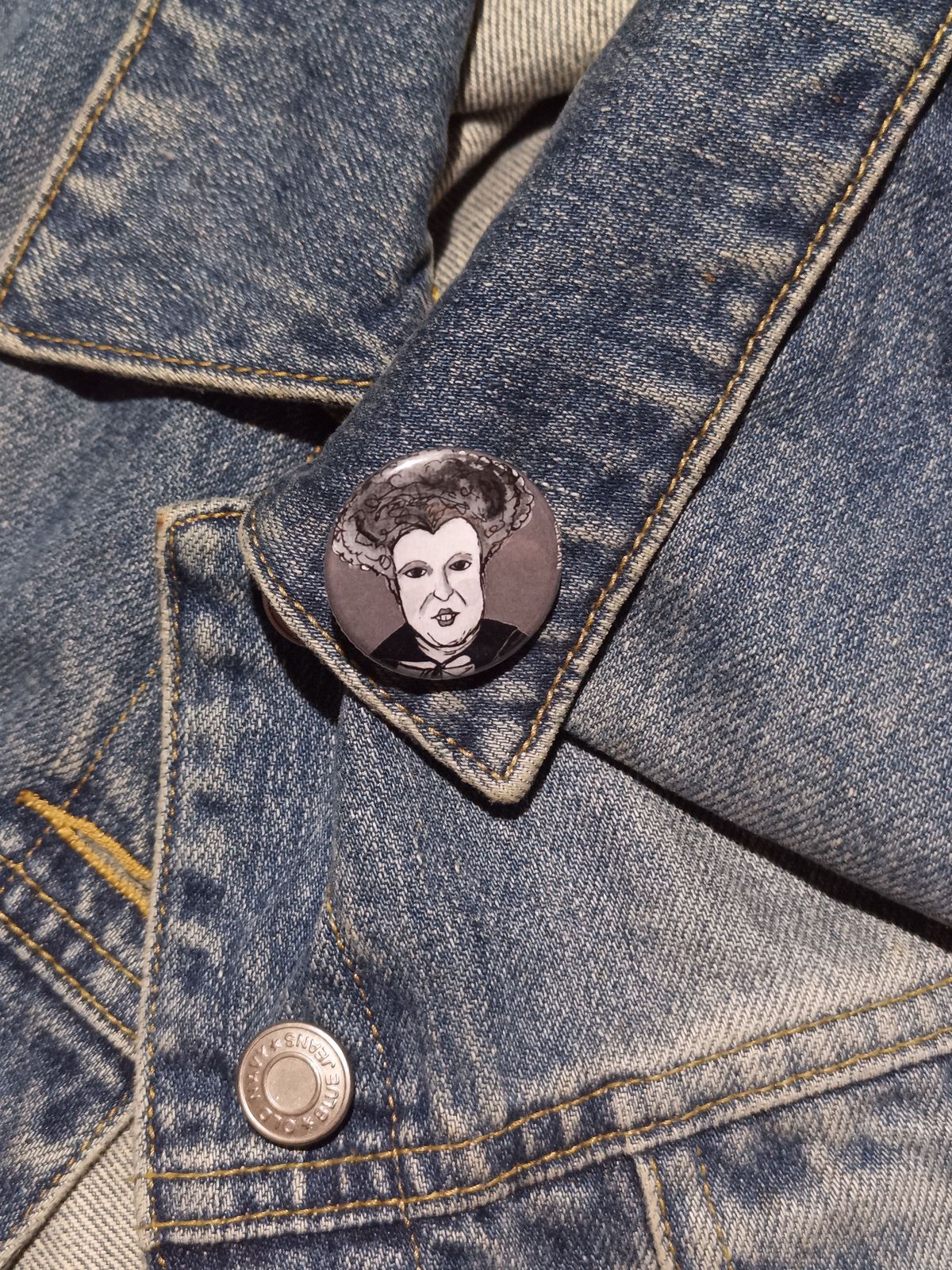 Winifred Sanderson Pinback Button – Hocus Pocus Horror Fan Art