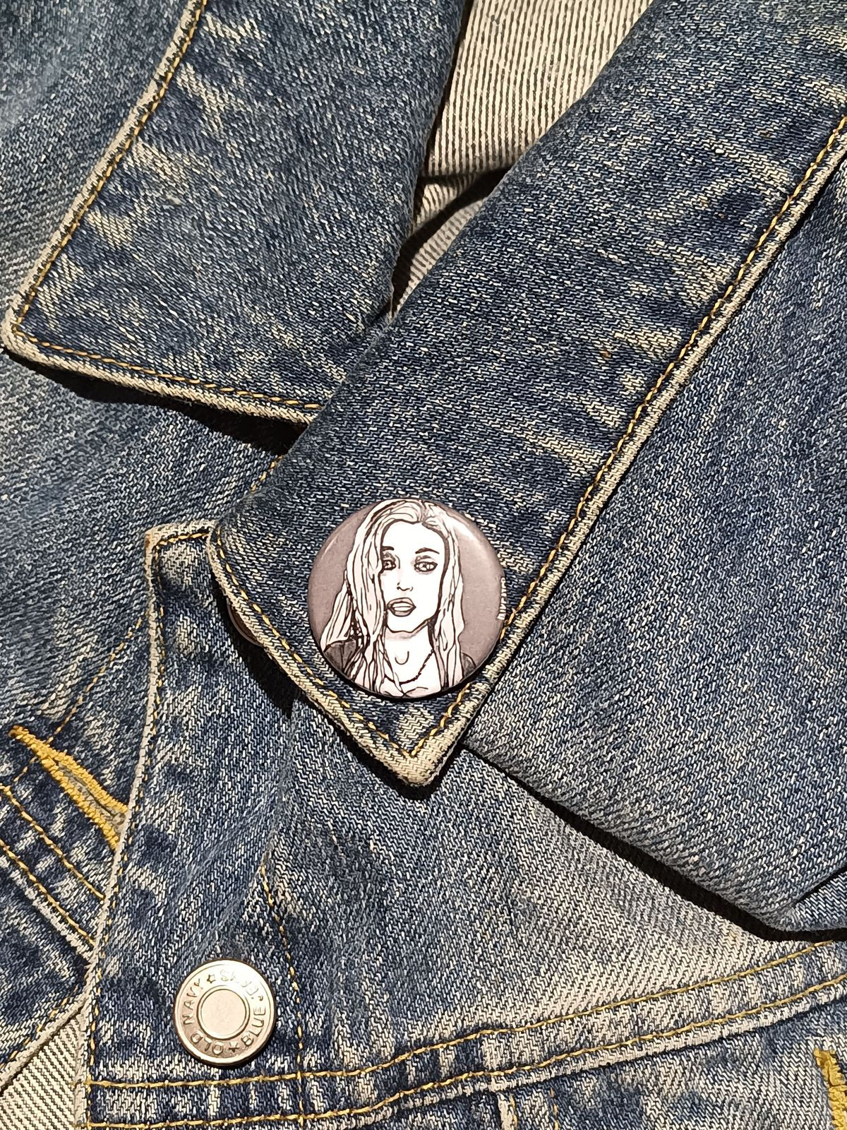 Sarah Sanderson Pinback Button – Witchy Hocus Pocus Collectible