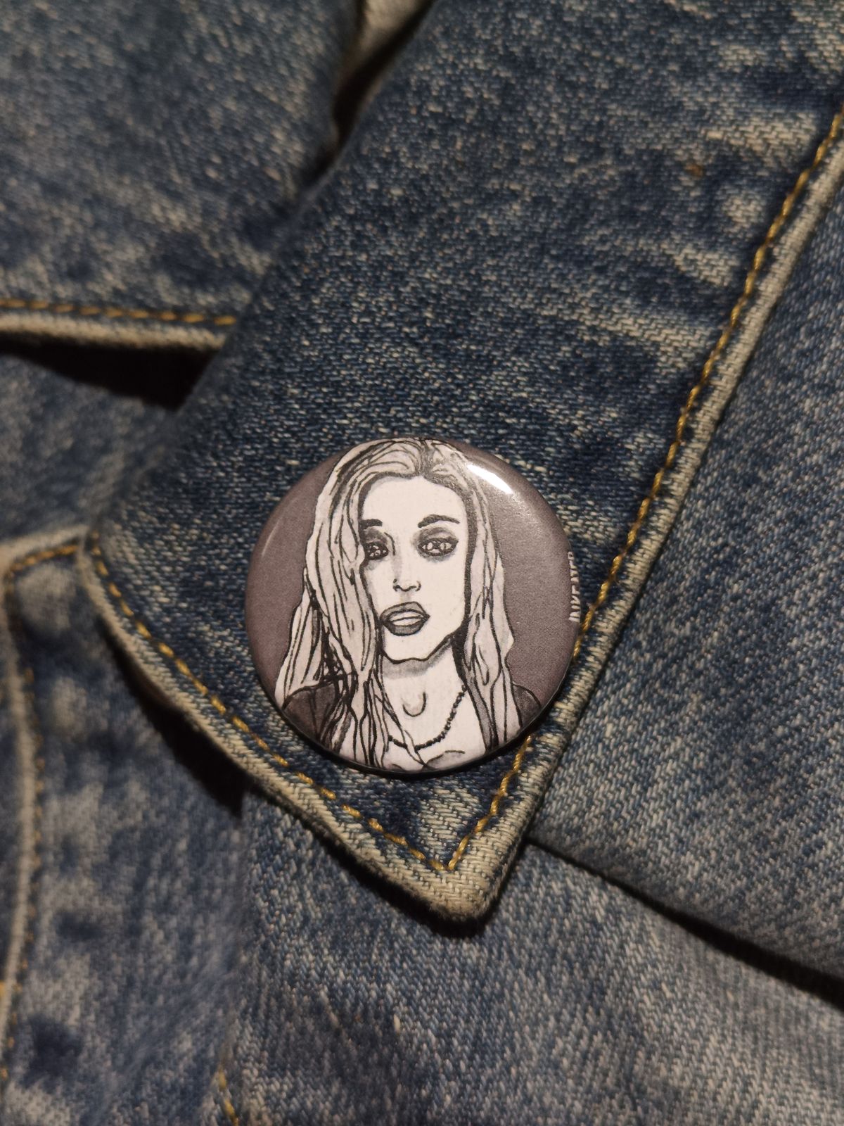 Sarah Sanderson Pinback Button – Witchy Hocus Pocus Collectible