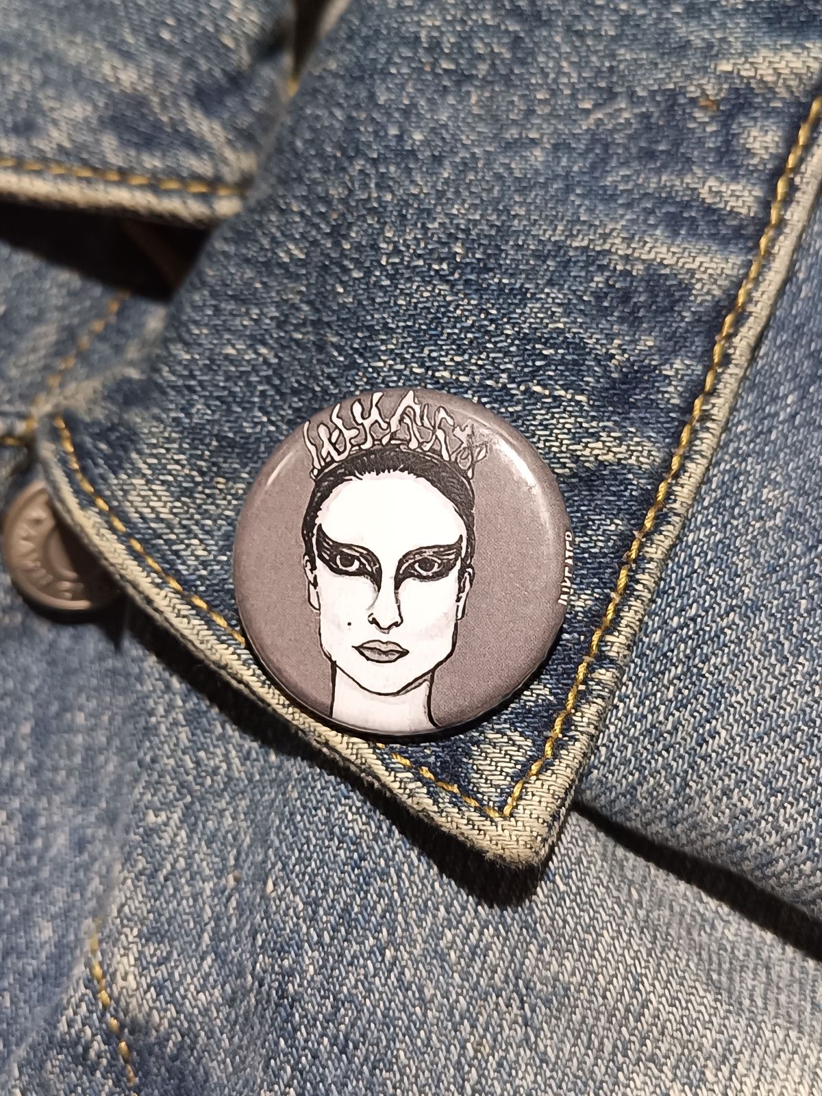 Nina Black Swan Pinback Button – Horror Ballet Cult Film Gift