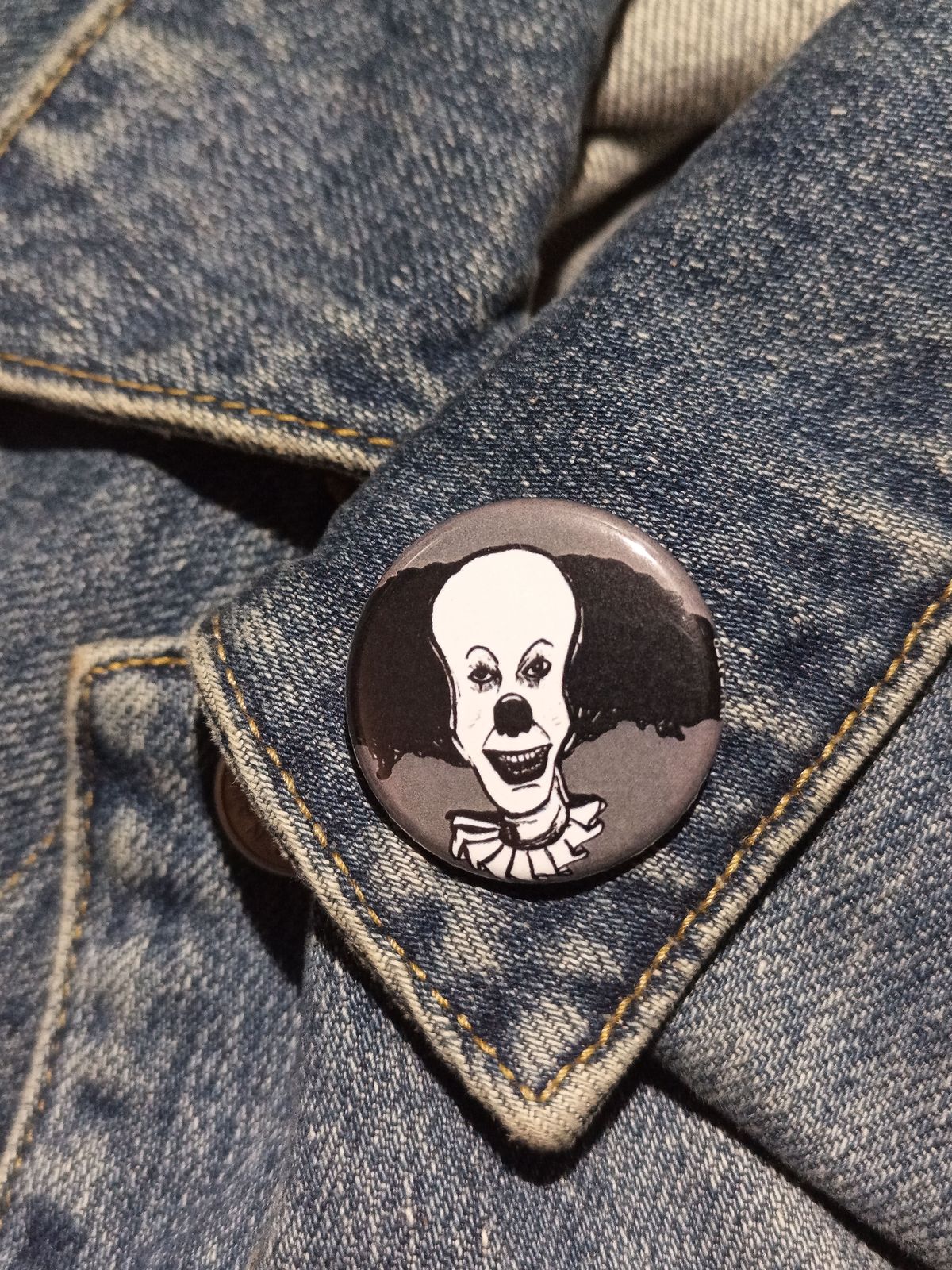 Pennywise Pinback Button – Creepy Horror Gift for IT Fans