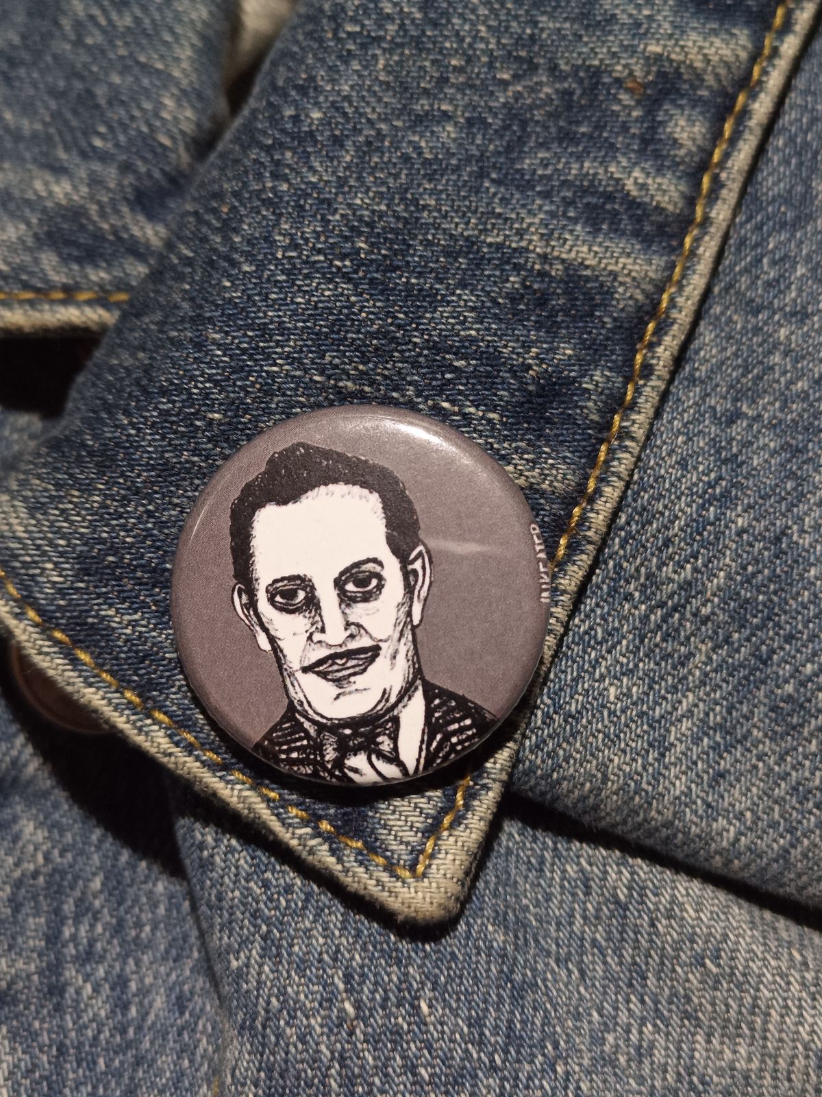 Gomez Addams Pinback Button – Creepy Gift for Horror Fans