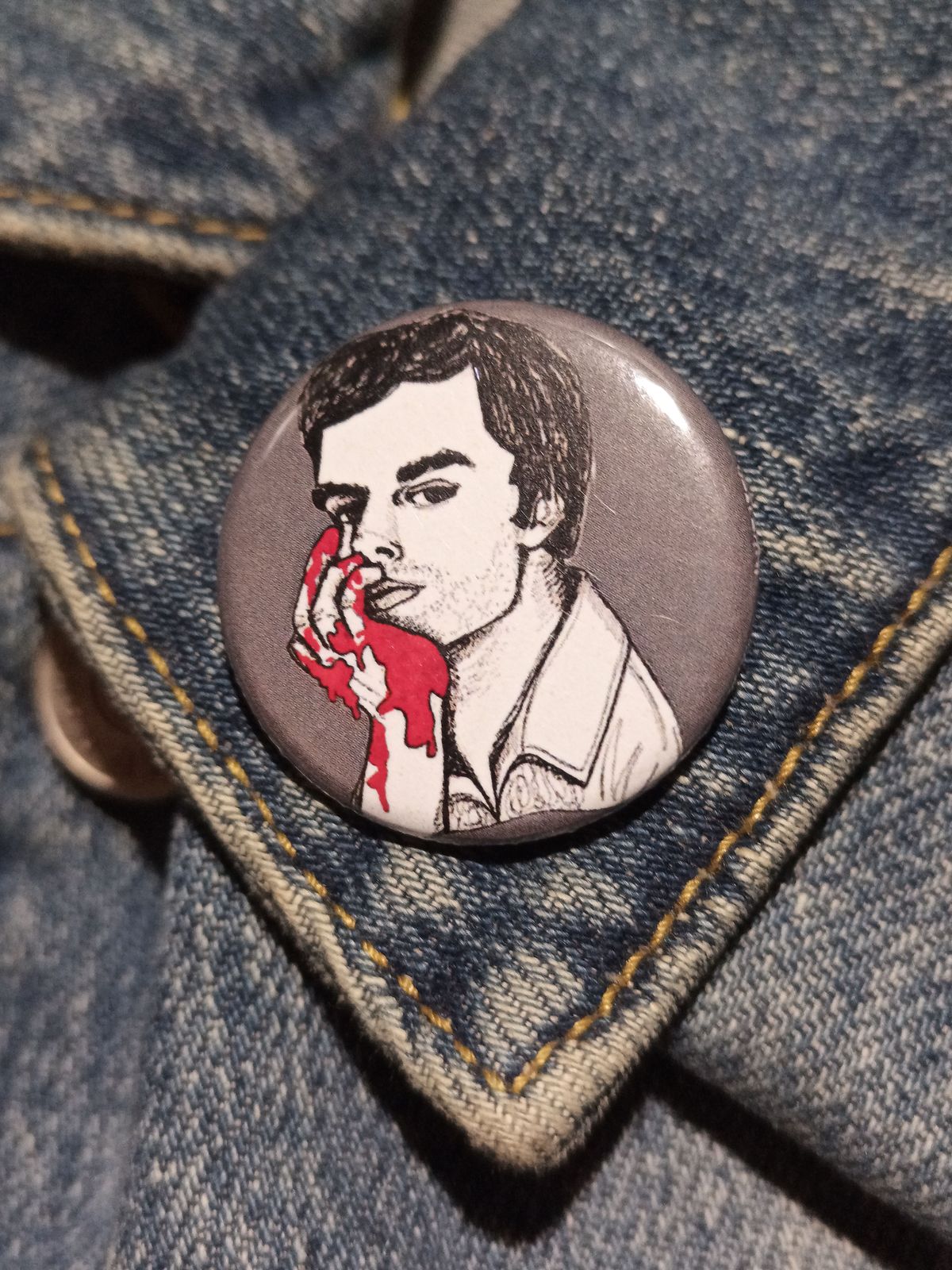 Dexter Pinback Button – Horror Icon Gift for Creepy Cool Fans