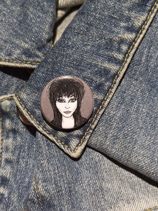 Elvira Pinback Button – Cult Classic Horror Gift for Goth Fans