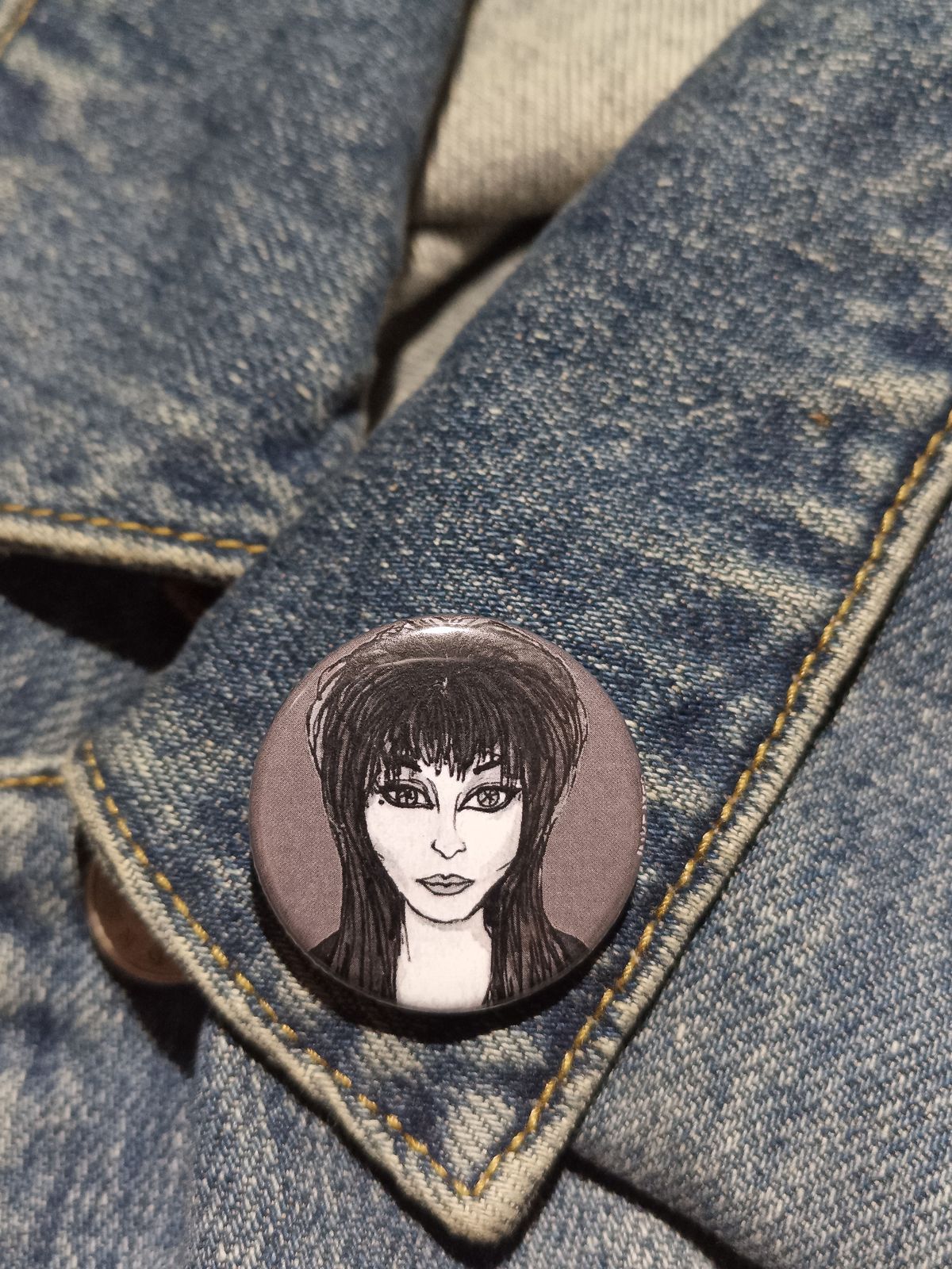Elvira Pinback Button – Cult Classic Horror Gift for Goth Fans