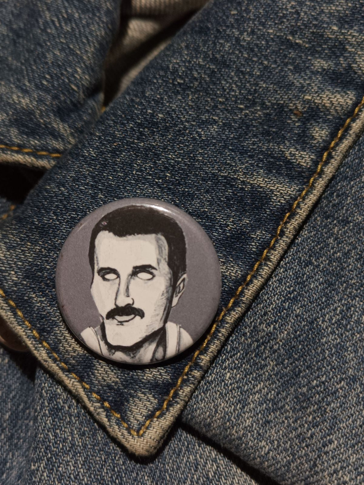 Freddie Mercury Zombie Pin – Spooky Gift for Music Fans & Collectors