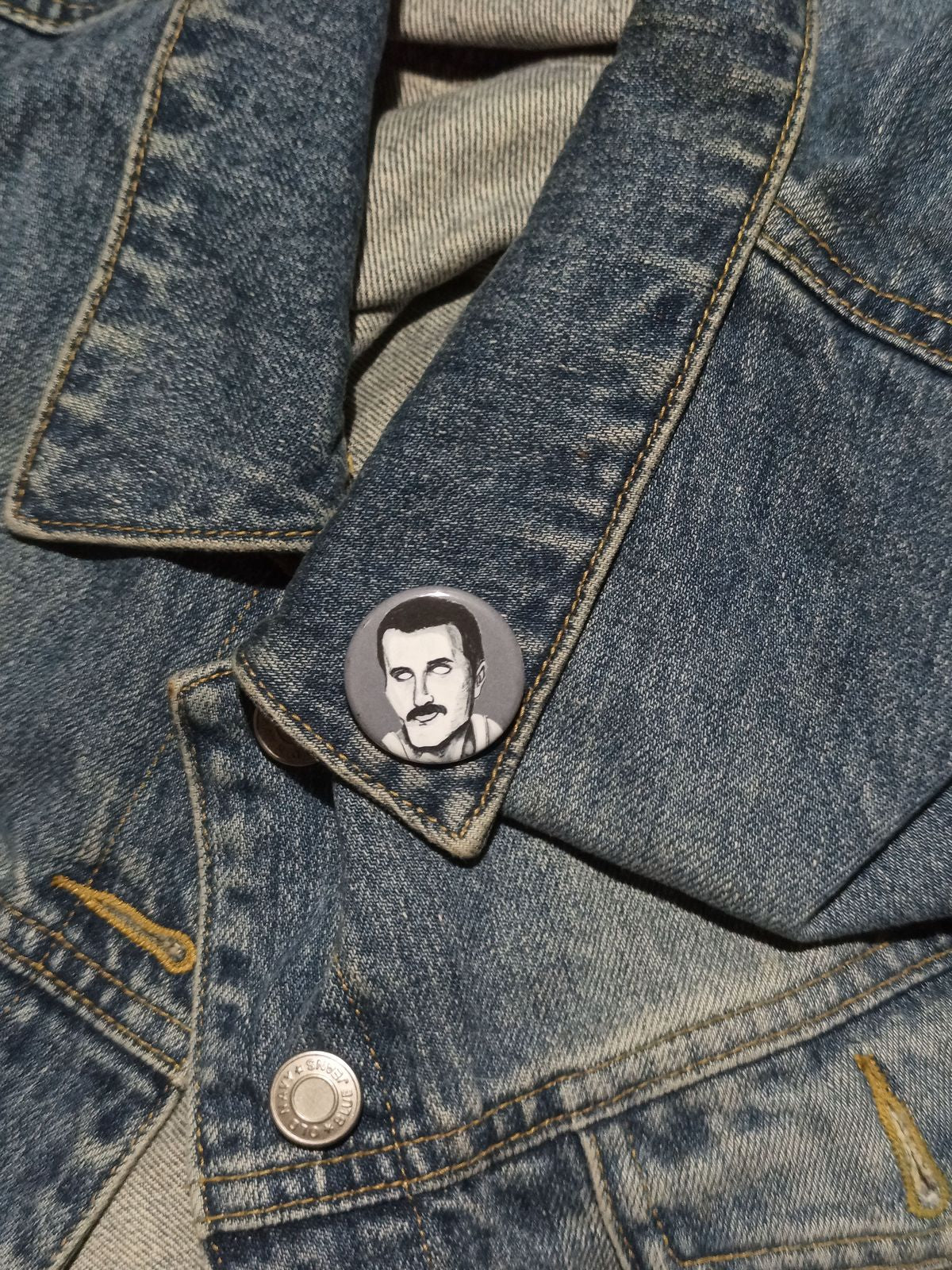 Freddie Mercury Zombie Pin – Spooky Gift for Music Fans & Collectors