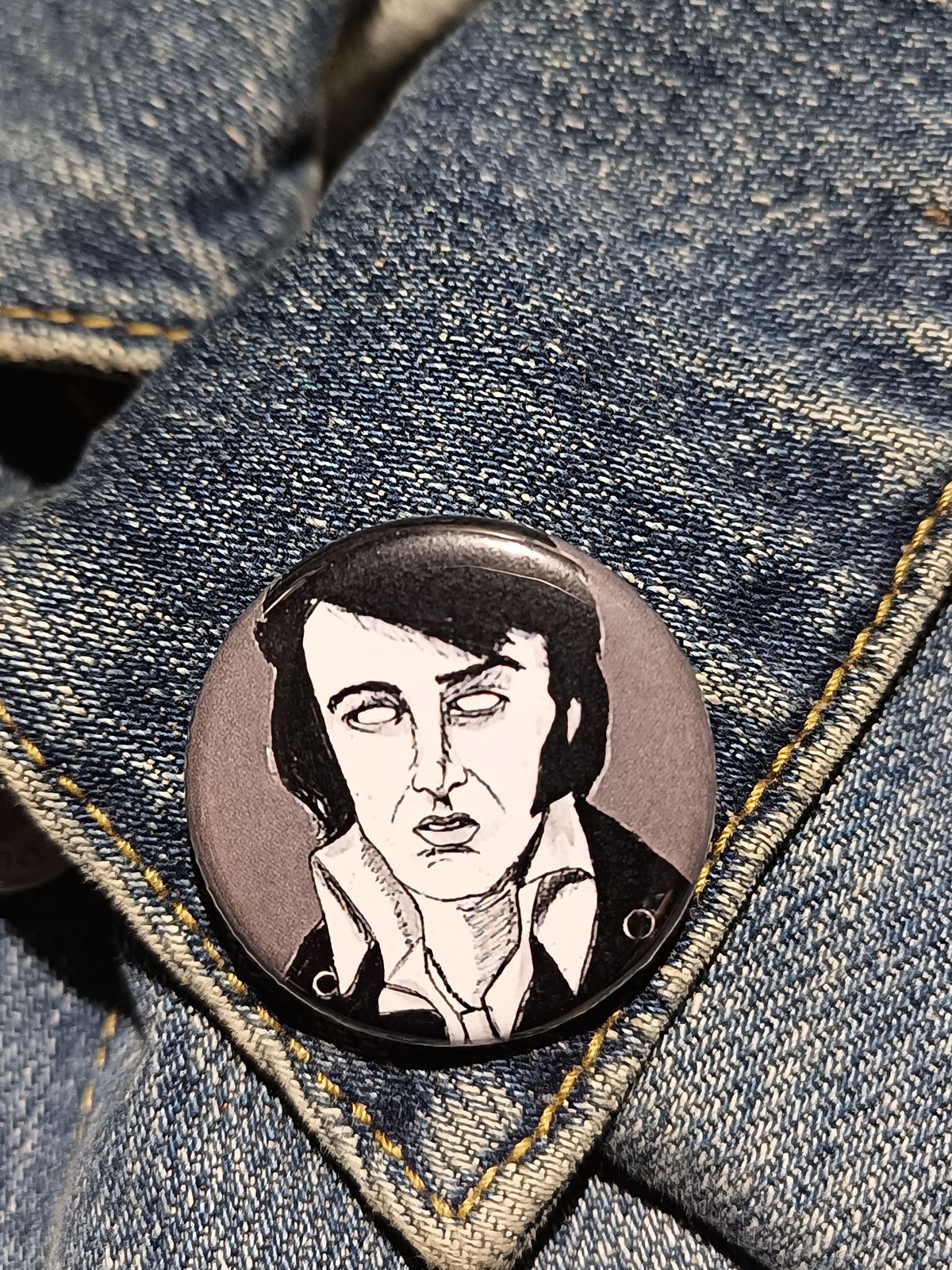 Zombie Elvis Presley Pin – Spooky Rock 'n' Roll Button Gift