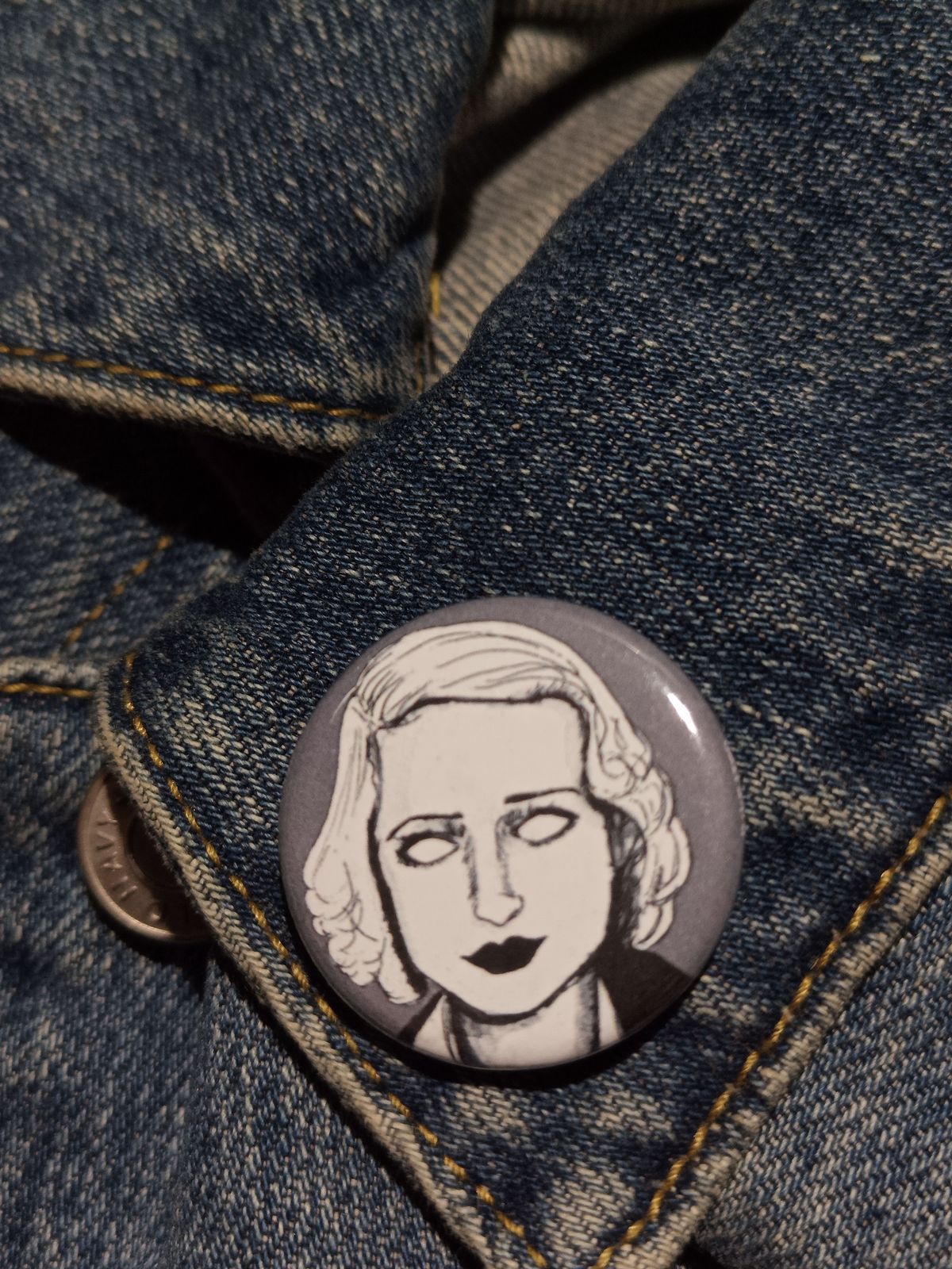 Betty Davis Zombie Pin – Spooky Gift for Horror Lovers