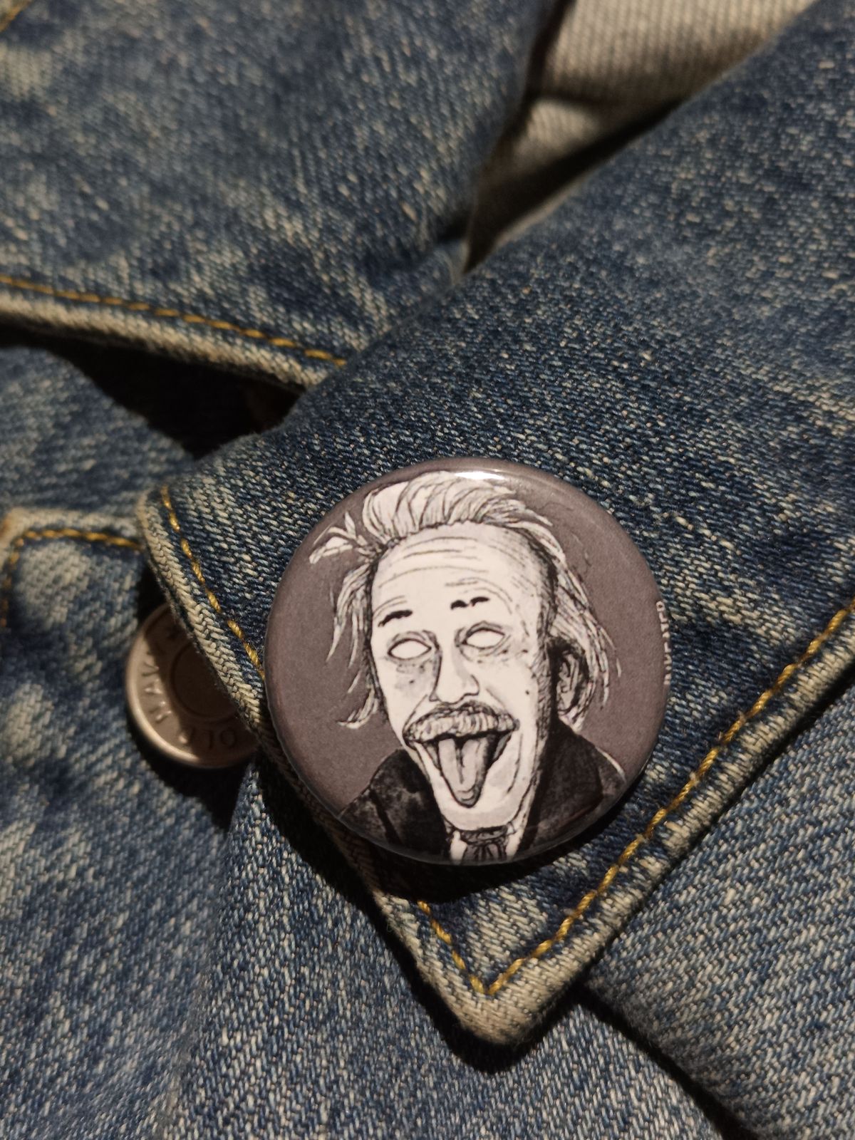 Albert Einstein Zombie Pin – Quirky Gift for Horror & Sci-Fi Fans
