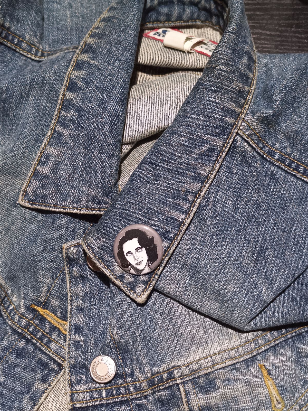 Elizabeth Taylor Zombie Pin – Glamorous Horror Gift Idea
