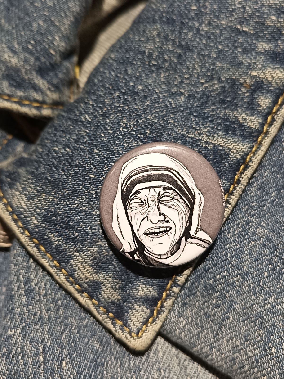 Mother Teresa Zombie Pin – Spooky Gift for History & Horror Fans