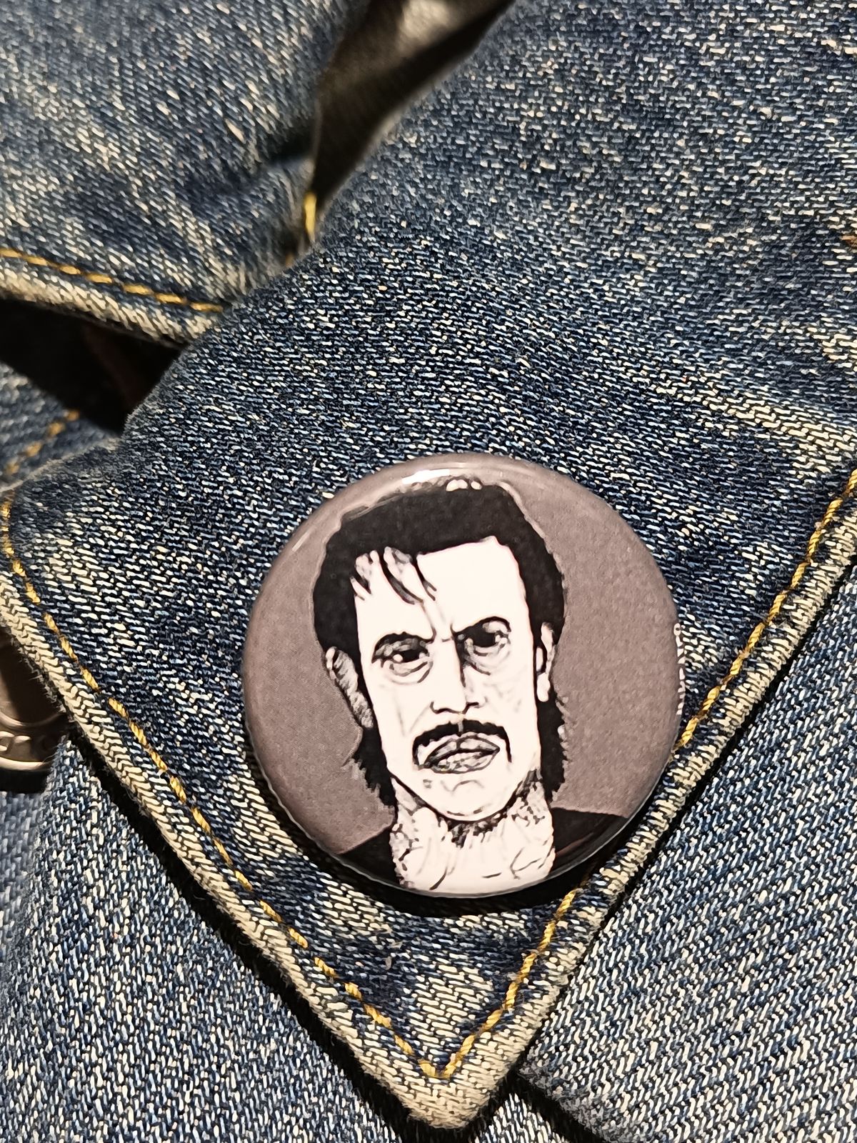 Razor Charlie Pin – Danny Trejo Horror Button for Cult Film Fans