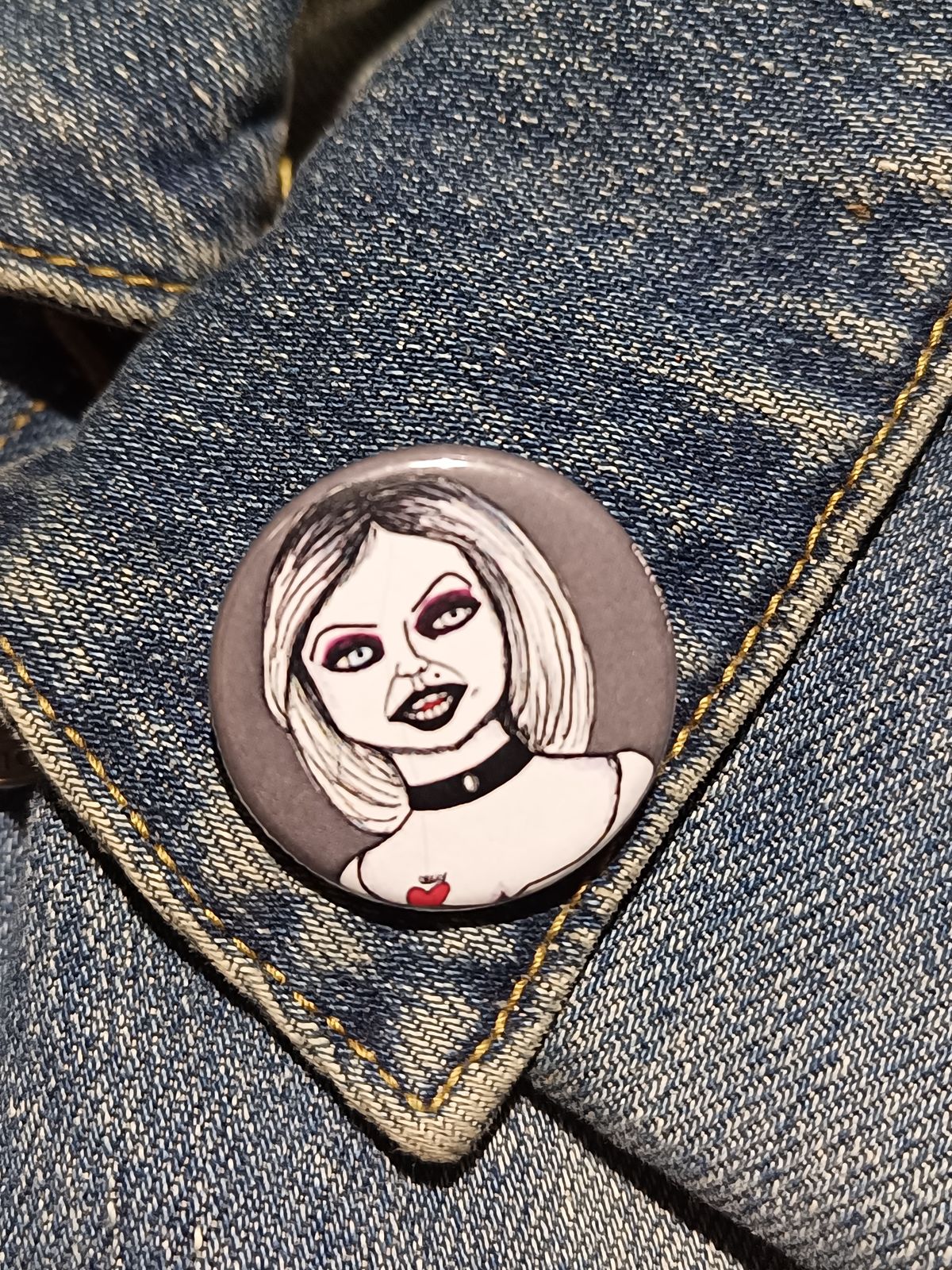 Tiffany Valentine Pin – Bride of Chucky Horror Button Gift