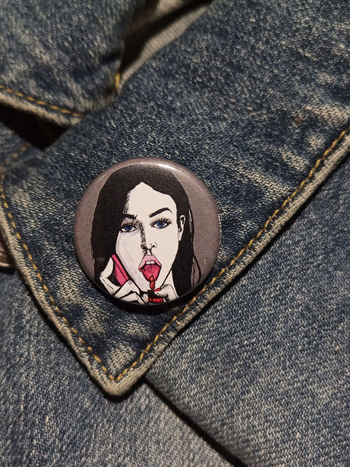 Jennifer Check Pin – Megan Fox Horror Button for Fans