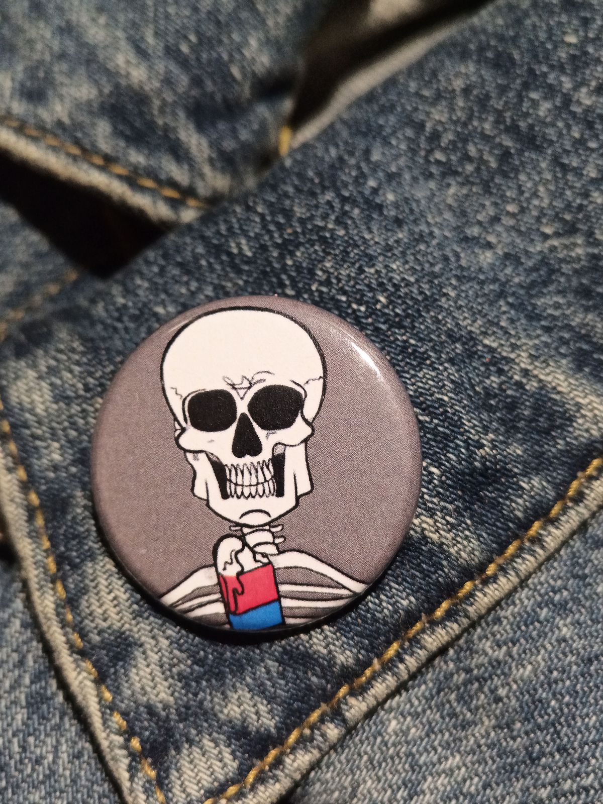 Skeleton Mascot Eating Popsicle Pinback Button – Fun & Spooky