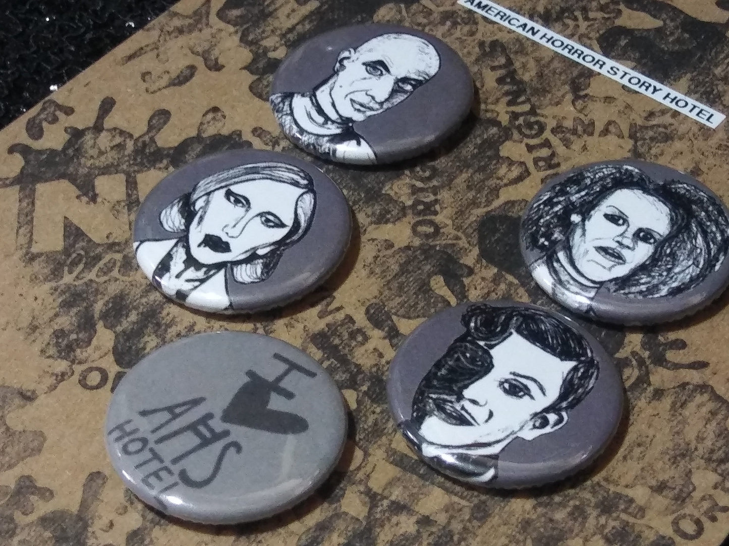 American Horror Story Hotel - Haunting Button Set